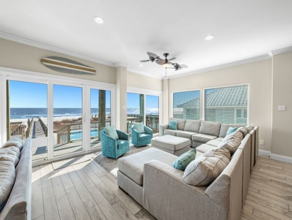 Beachfront Vacation Rental with 11 Bedrooms Sleeps 36