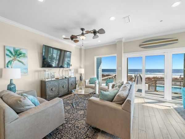 Beachfront Vacation Rental with 11 Bedrooms Sleeps 36