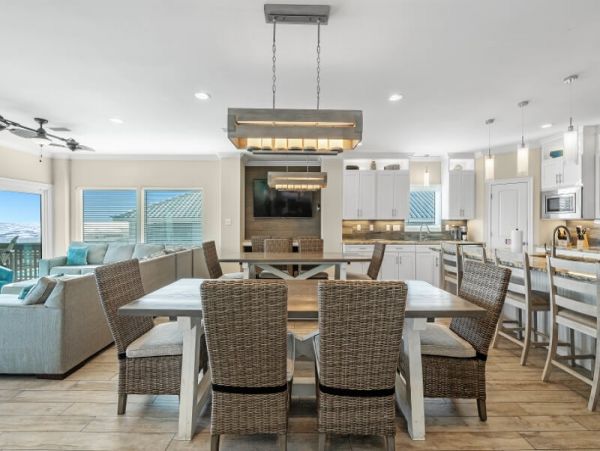 Beachfront Vacation Rental with 11 Bedrooms Sleeps 36