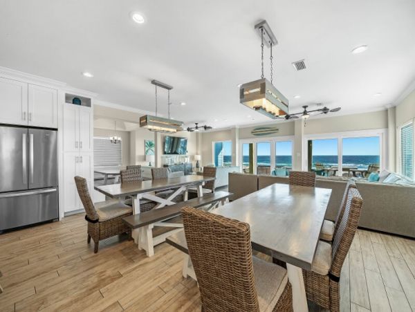 Beachfront Vacation Rental with 11 Bedrooms Sleeps 36