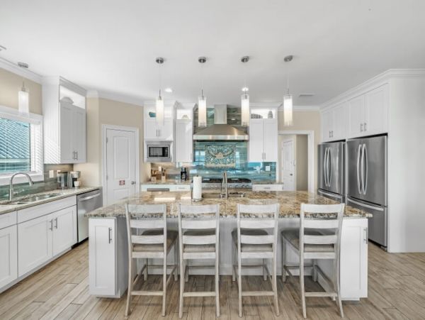 Beachfront Vacation Rental with 11 Bedrooms Sleeps 36