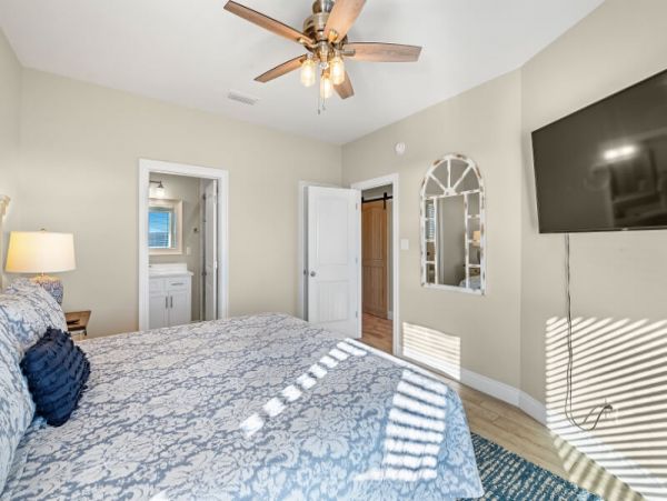 Beachfront Vacation Rental with 11 Bedrooms Sleeps 36