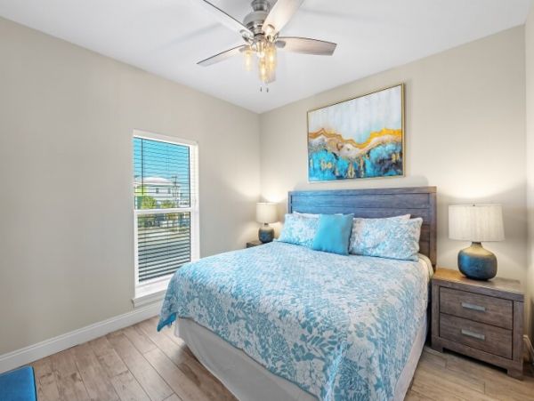 Beachfront Vacation Rental with 11 Bedrooms Sleeps 36