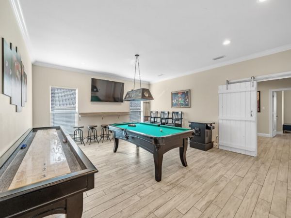 Beachfront Vacation Rental with 11 Bedrooms Sleeps 36