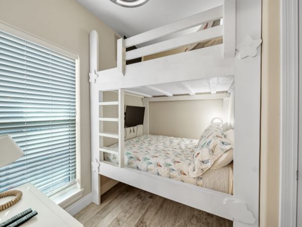 Beachfront Vacation Rental with 11 Bedrooms Sleeps 36