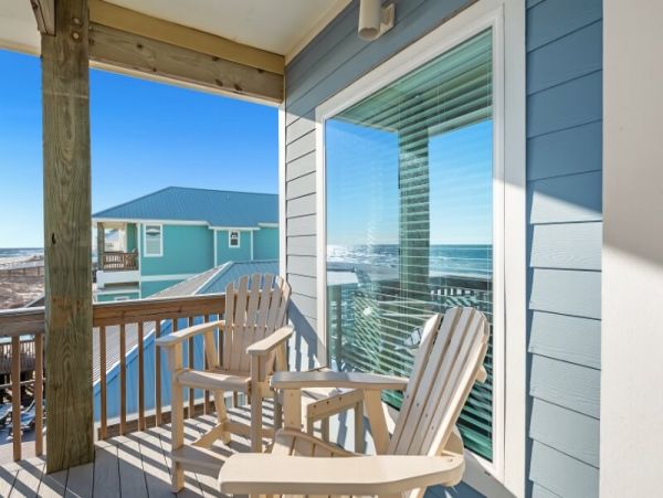 Beachfront Vacation Rental with 11 Bedrooms Sleeps 36