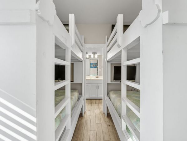 Beachfront Vacation Rental with 11 Bedrooms Sleeps 36