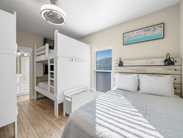 Beachfront Vacation Rental with 11 Bedrooms Sleeps 36