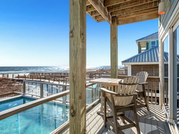 Beachfront Vacation Rental with 11 Bedrooms Sleeps 36