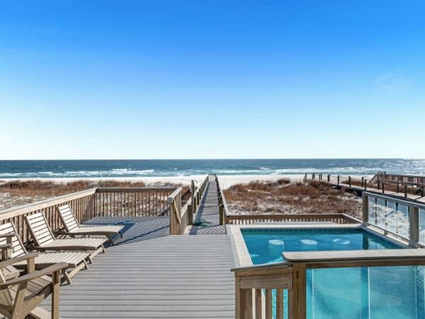 Beachfront Vacation Rental with 11 Bedrooms Sleeps 36