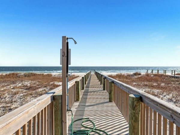 Beachfront Vacation Rental with 11 Bedrooms Sleeps 36