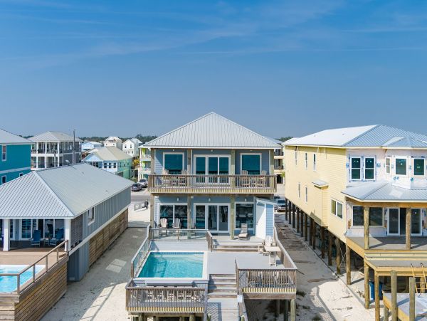 Beachfront Vacation Rental with 11 Bedrooms Sleeps 36