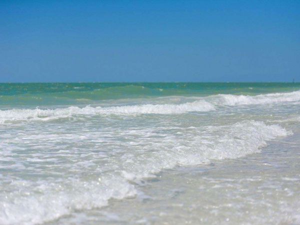 Cozy Two Bedroom Vacation Rental with Private Pool in Siesta Key