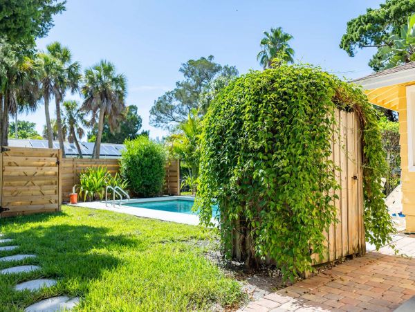 Cozy Two Bedroom Vacation Rental with Private Pool in Siesta Key