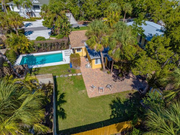 Cozy Two Bedroom Vacation Rental with Private Pool in Siesta Key