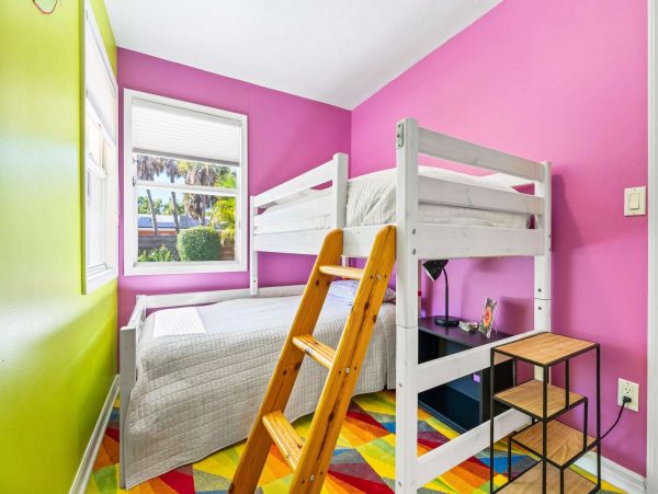 Cozy Two Bedroom Vacation Rental with Private Pool in Siesta Key