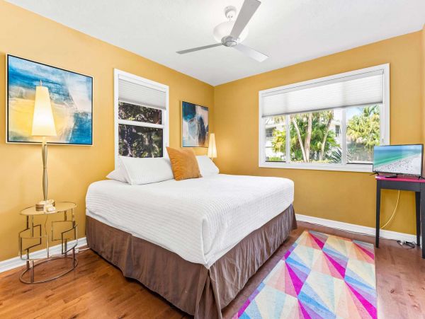 Cozy Two Bedroom Vacation Rental with Private Pool in Siesta Key