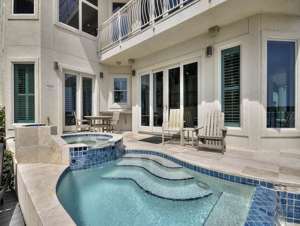 Destin Vacation Rental: Beachfront Luxury Awaits You