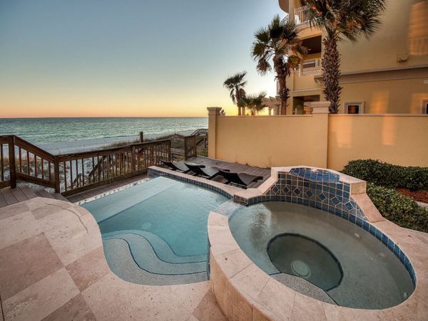 Destin Vacation Rental: Beachfront Luxury Awaits You
