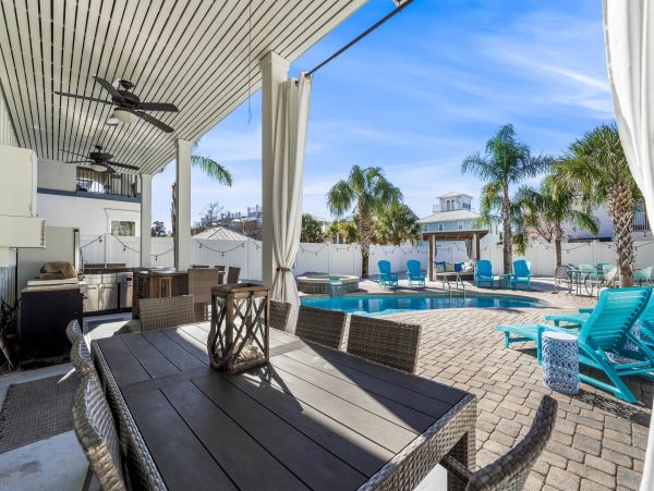 Tropical Oasis with 6 Bedrooms and Private Pool in Destin