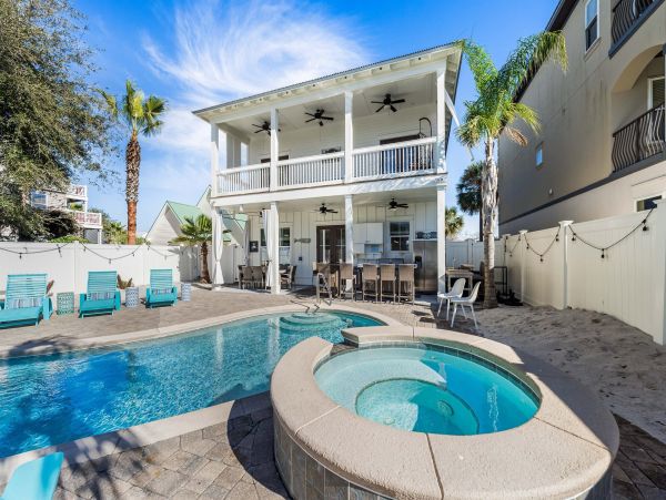 Tropical Oasis with 6 Bedrooms and Private Pool in Destin