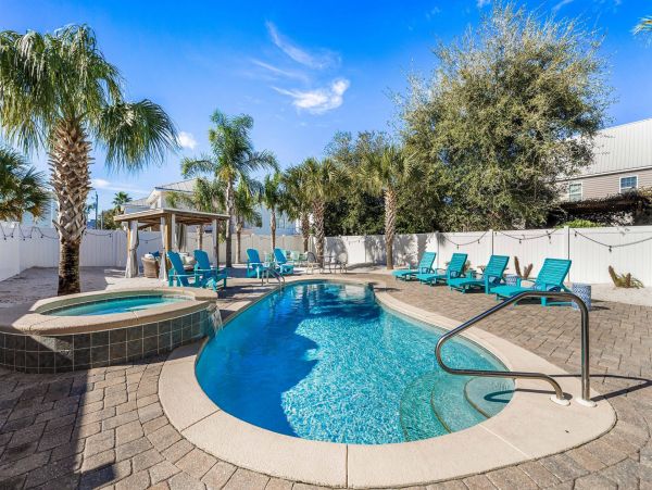 Tropical Oasis with 6 Bedrooms and Private Pool in Destin