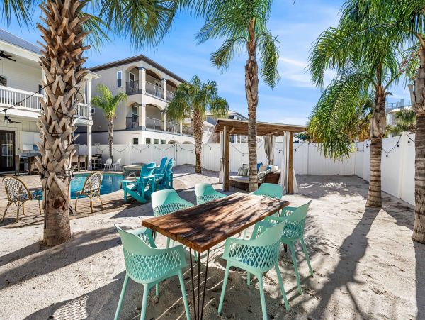 Tropical Oasis with 6 Bedrooms and Private Pool in Destin
