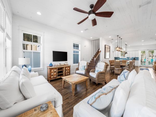 Tropical Oasis with 6 Bedrooms and Private Pool in Destin
