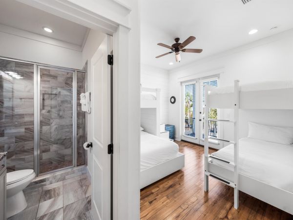 Tropical Oasis with 6 Bedrooms and Private Pool in Destin