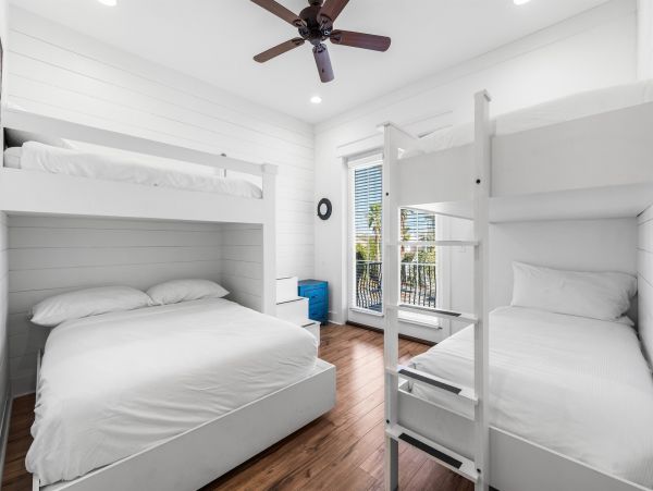 Tropical Oasis with 6 Bedrooms and Private Pool in Destin