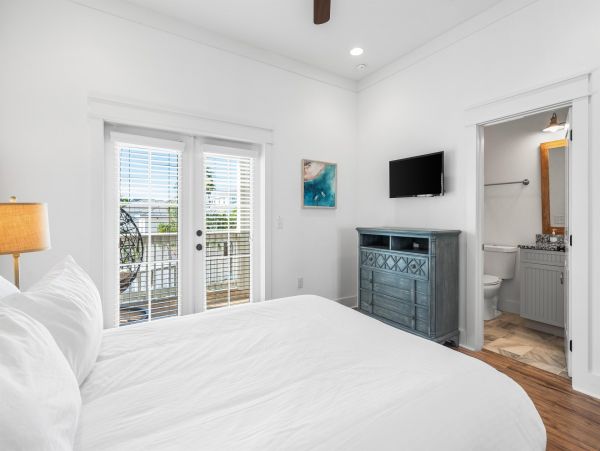 Tropical Oasis with 6 Bedrooms and Private Pool in Destin