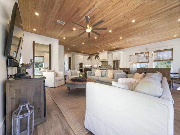 Walk to Beach Vacation Pool Home in Destin