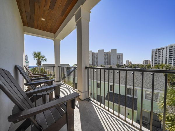 Walk to Beach Vacation Pool Home in Destin