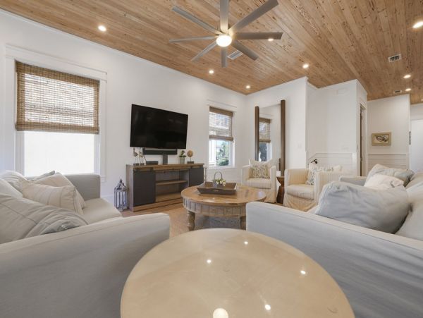 Walk to Beach Vacation Pool Home in Destin
