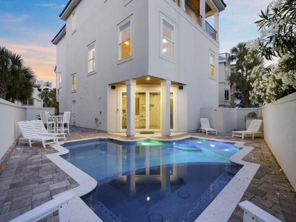 Walk to Beach Vacation Pool Home in Destin