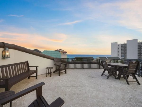 Walk to Beach Vacation Pool Home in Destin