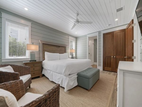 Walk to Beach Vacation Pool Home in Destin