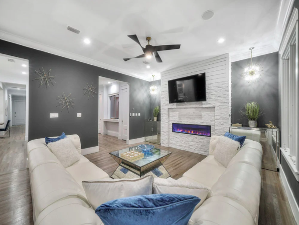 Luxurious Destin Beachfront Retreat: 8-Bedroom, 9-Bathroom Vacation Home