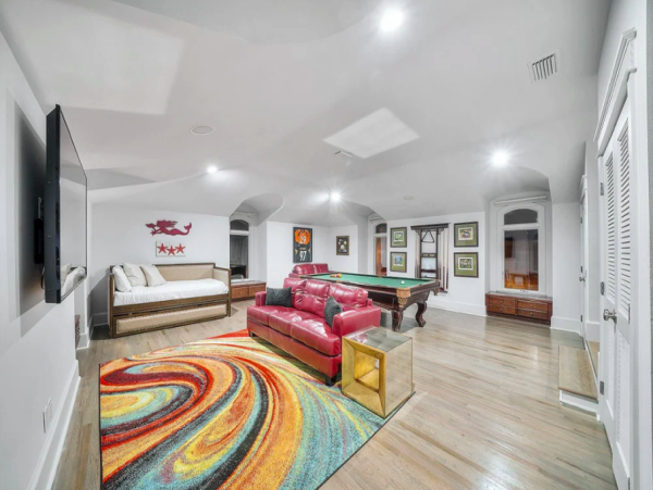Luxurious Destin Beachfront Retreat: 8-Bedroom, 9-Bathroom Vacation Home
