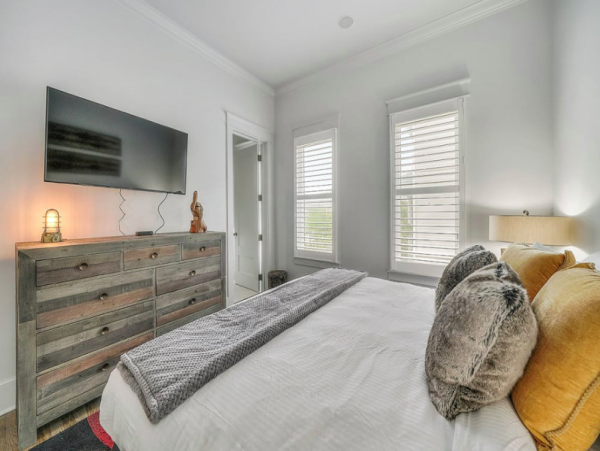 Luxurious Destin Beachfront Retreat: 8-Bedroom, 9-Bathroom Vacation Home