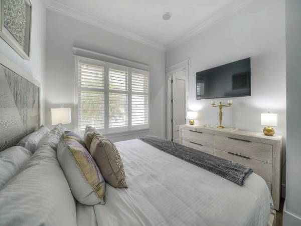 Luxurious Destin Beachfront Retreat: 8-Bedroom, 9-Bathroom Vacation Home
