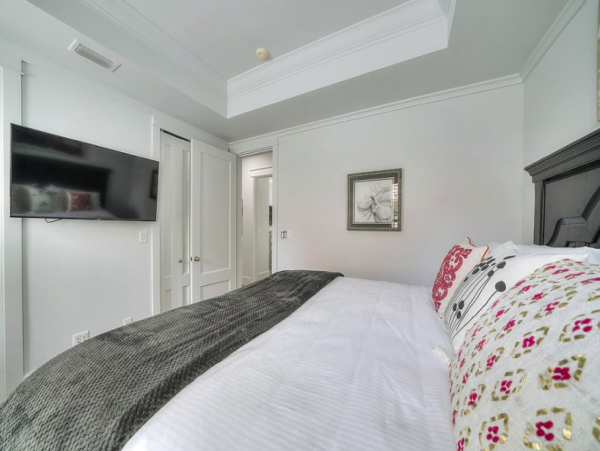 Luxurious Destin Beachfront Retreat: 8-Bedroom, 9-Bathroom Vacation Home