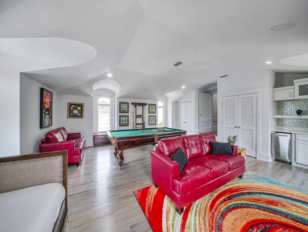 Luxurious Destin Beachfront Retreat: 8-Bedroom, 9-Bathroom Vacation Home