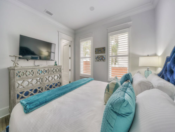 Luxurious Destin Beachfront Retreat: 8-Bedroom, 9-Bathroom Vacation Home