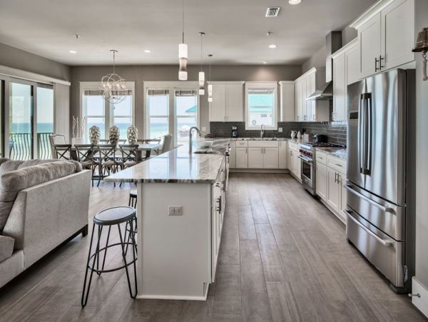 Destin Vacation Rental: Beachfront Luxury & Comfort