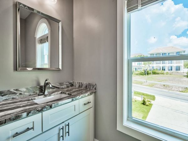 Destin Vacation Rental: Beachfront Luxury & Comfort