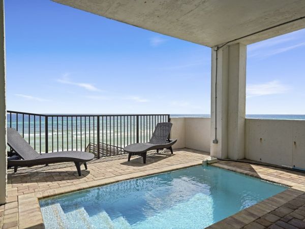 Destin Vacation Rental: Beachfront Luxury & Comfort