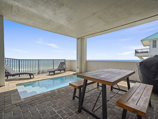 Destin Vacation Rental: Beachfront Luxury & Comfort