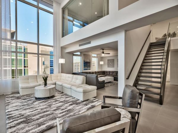 Luxury Vacation Rental in Destin: Beachfront Bliss Awaits!