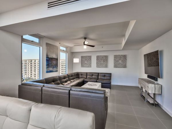 Luxury Vacation Rental in Destin: Beachfront Bliss Awaits!